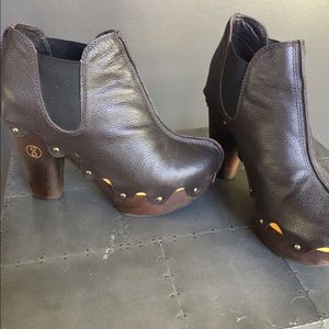 Flogg “Deborah” leather booties, like new!